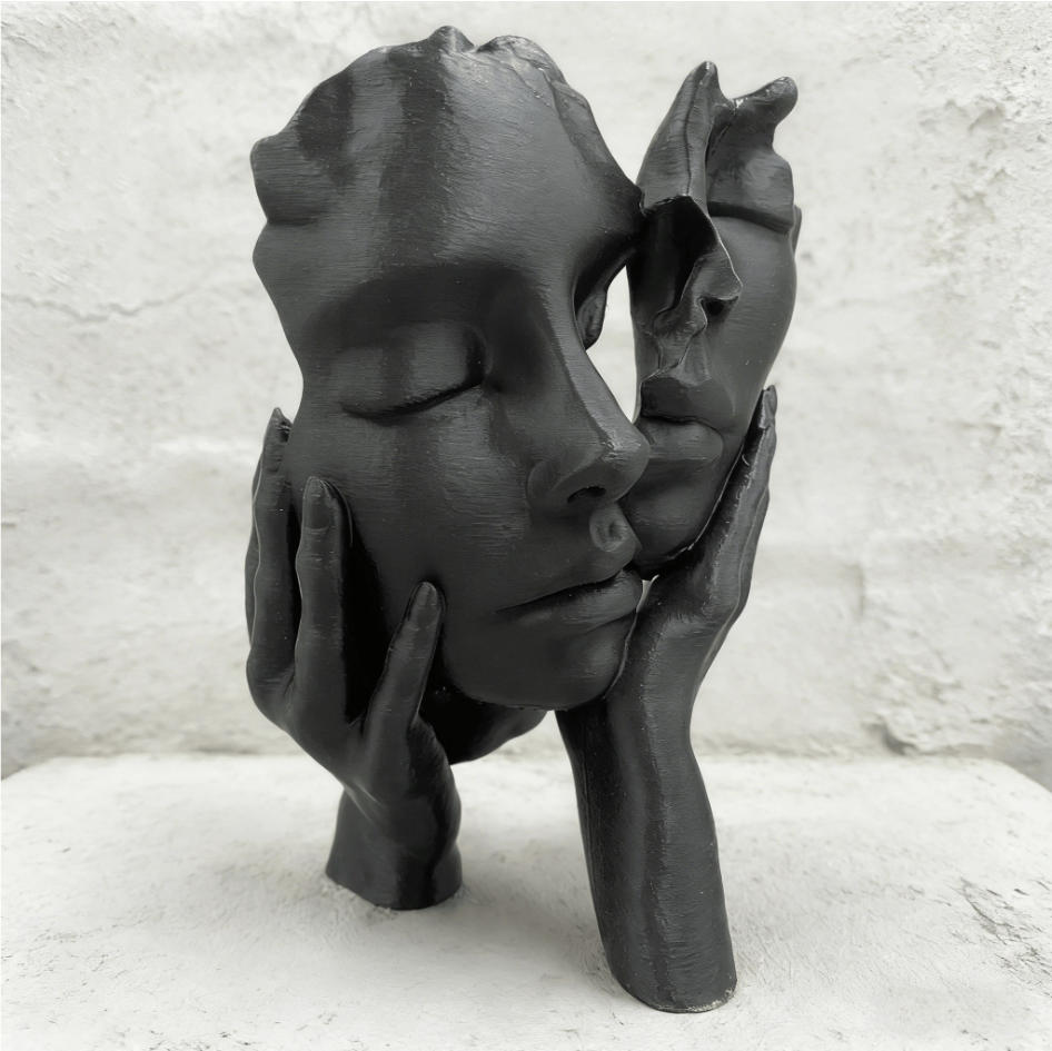 Home Office Gif - Scultura Astratta in Plastica 'Abbraccio' (1