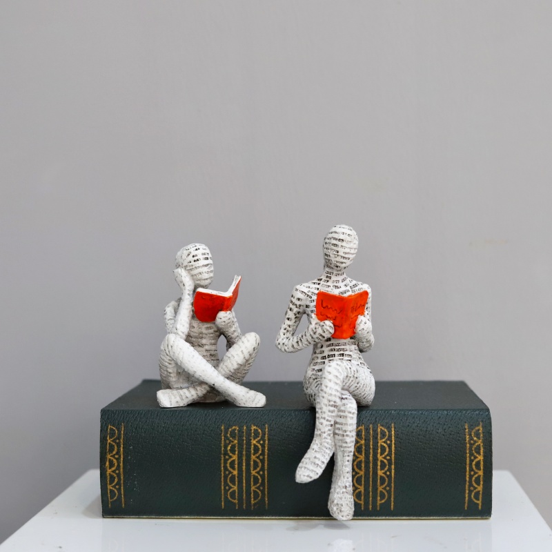 Statua Decorativa Donna Pensat - Home Office Bookshelves recensione e prezzo