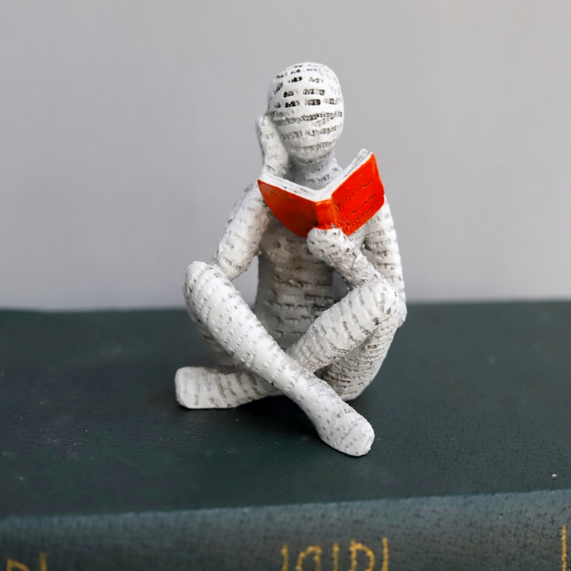 Statua Decorativa Donna Pensat - Home Office Bookshelves recensione e prezzo